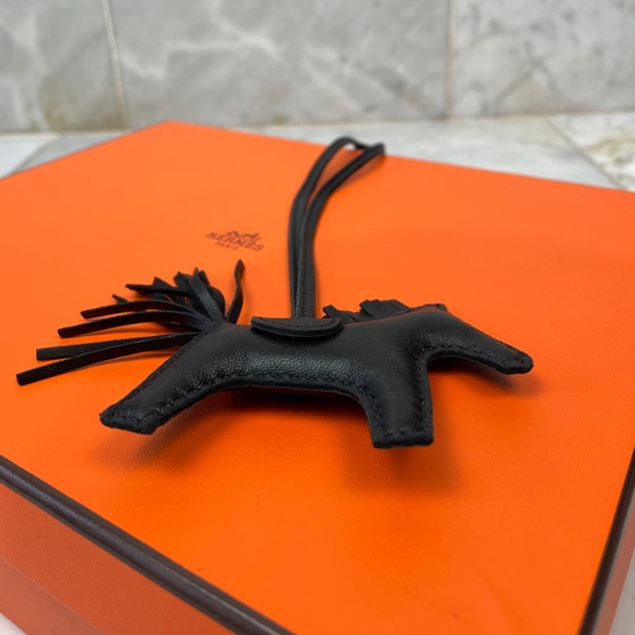 SOLD🖤Hermès Lambskin So Black Noir Rodeo Horse Charm MM - Picture 4 of 10